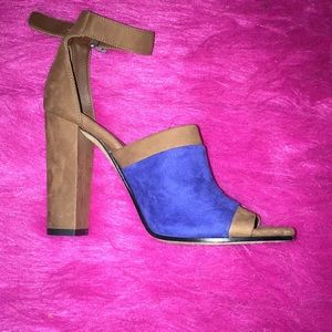 VINCE CAMUTO SUEDE